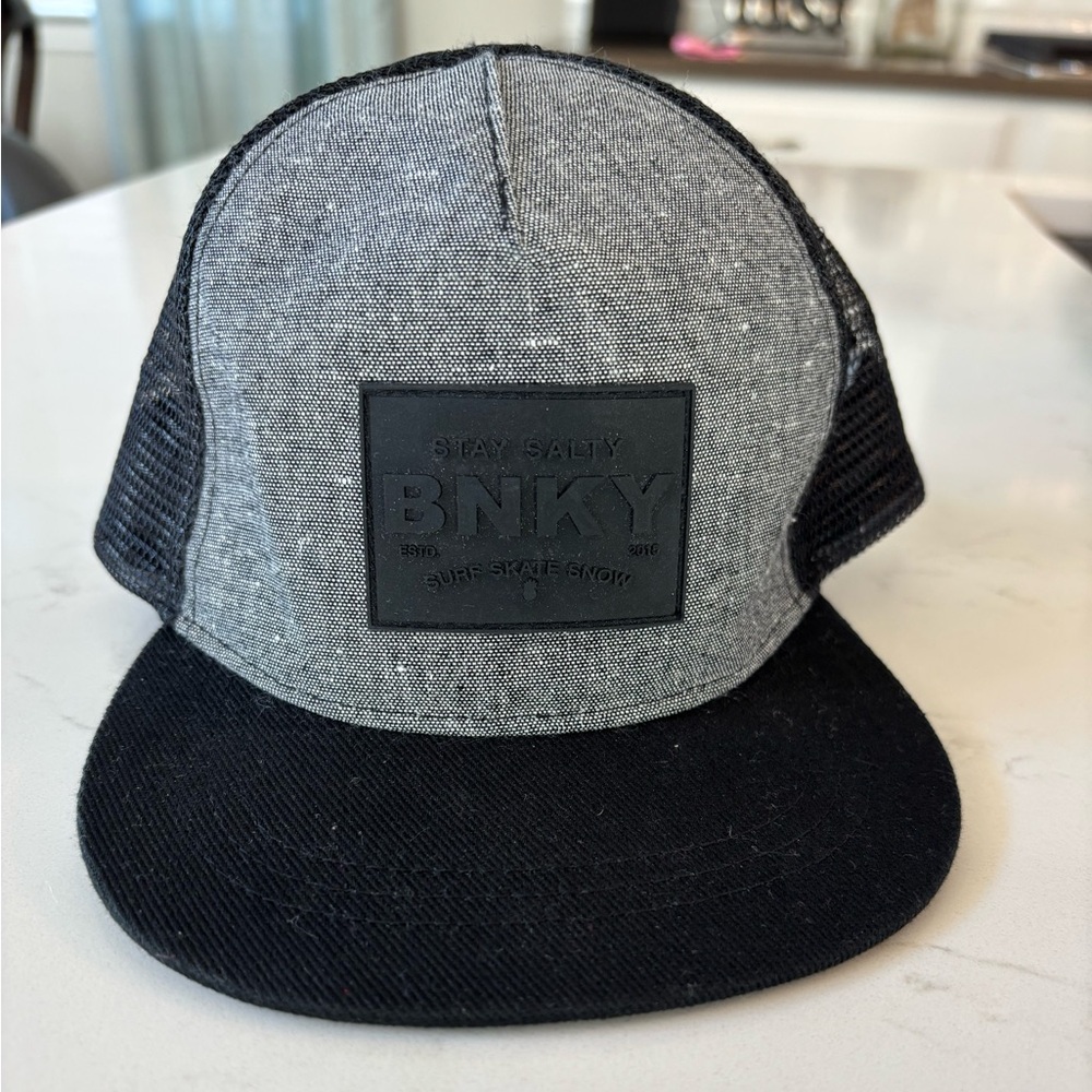 Binky Bro infant hat — never worn